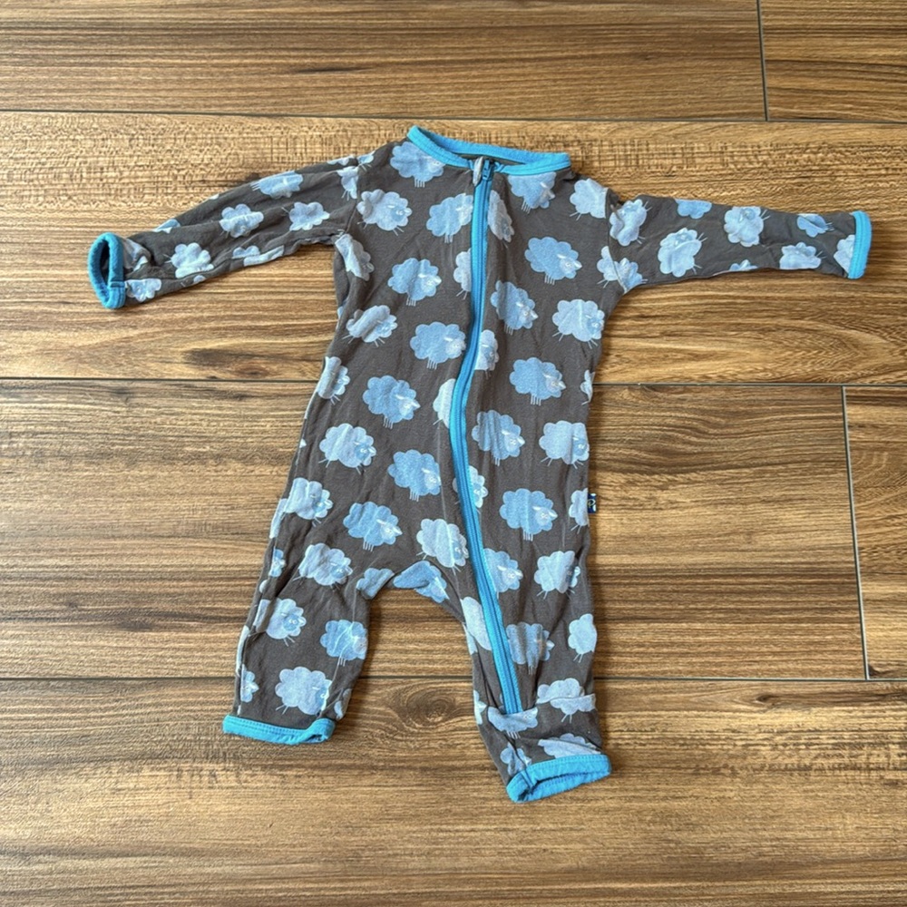 Kickee Pants Zip up sleeper Newborn charcoal/blue grey VGUC